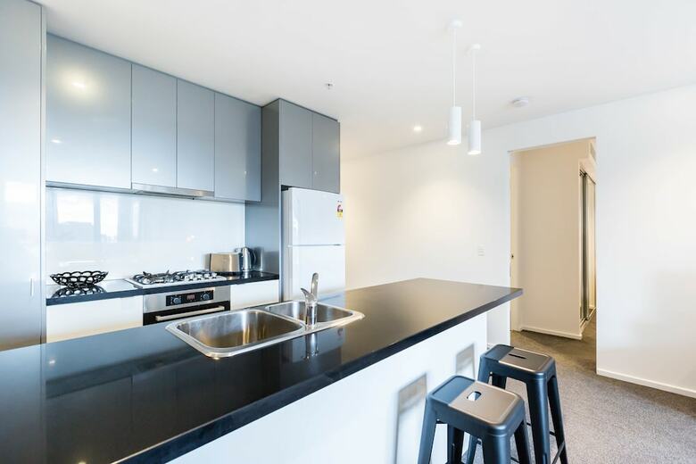 Sonya, 2bdr Southbank Apartment