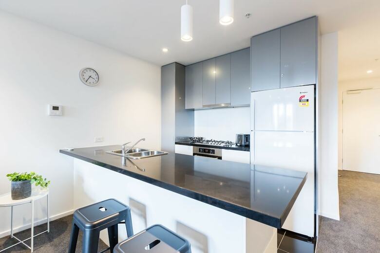 Sonya, 2bdr Southbank Apartment