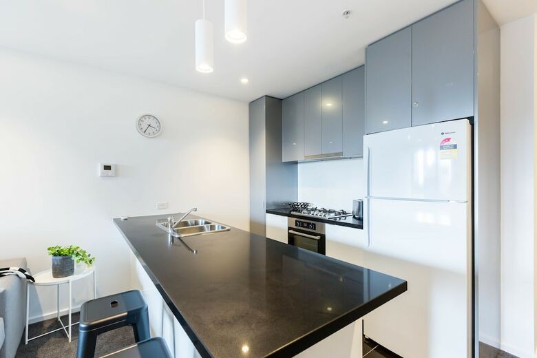 Sonya, 2bdr Southbank Apartment