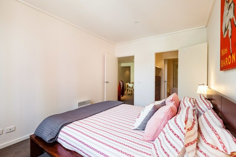 Naomi, 2bdr South Melbourne Apartment