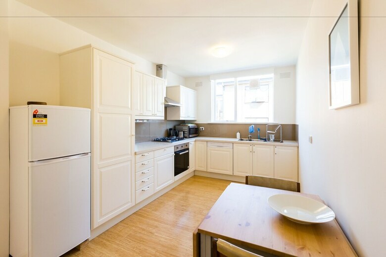 Rosie, 2bdr St.kilda Apartment
