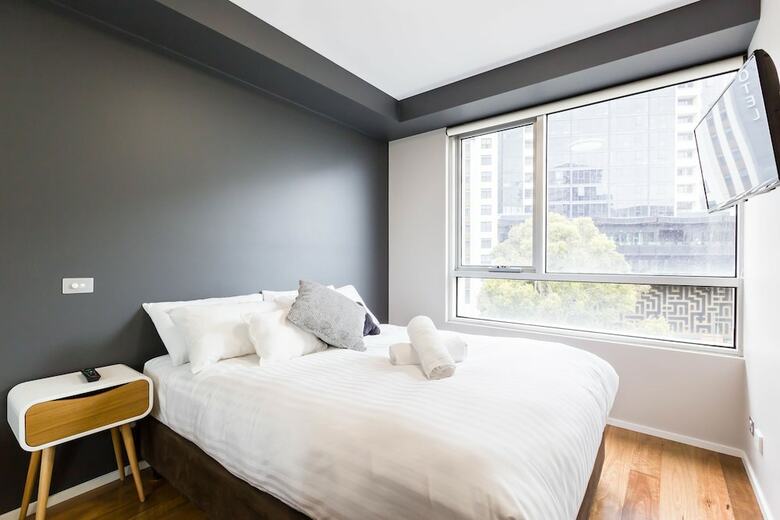 Sandra, 1bdr Carlton Apartment