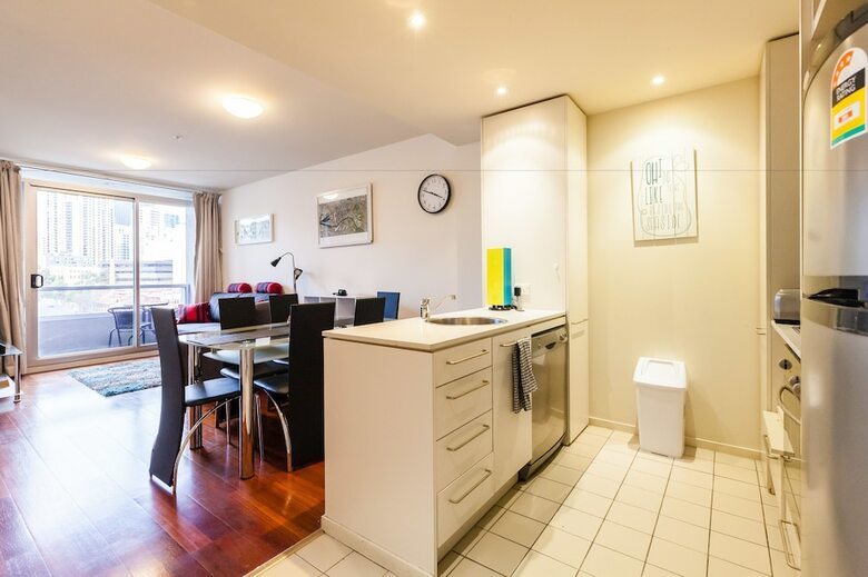 Wesley, 2bdr Carlton Apartment