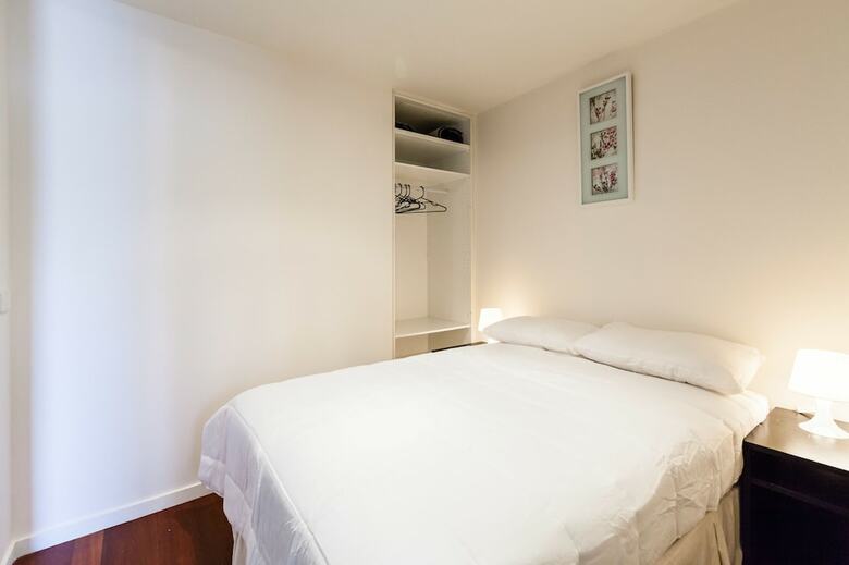 Wesley, 2bdr Carlton Apartment
