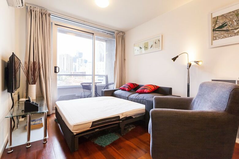 Wesley, 2bdr Carlton Apartment