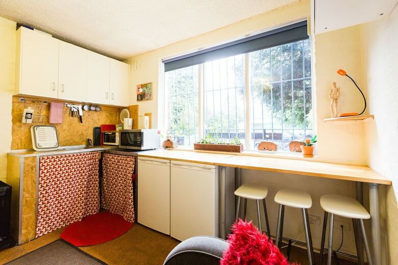 Reid, Fitzroy Studio Apartment