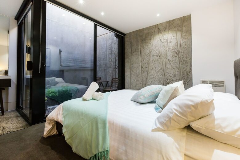 Renee, 4bdr North Melbourne House