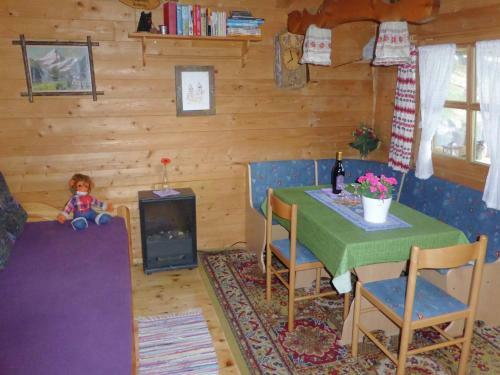 Cozy Cabin Near Lake In Urspring