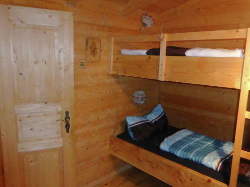 Cozy Cabin Near Lake In Urspring