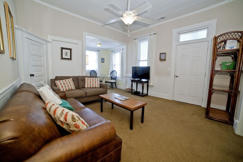 Apartamentos Georgianne Inn & Suites