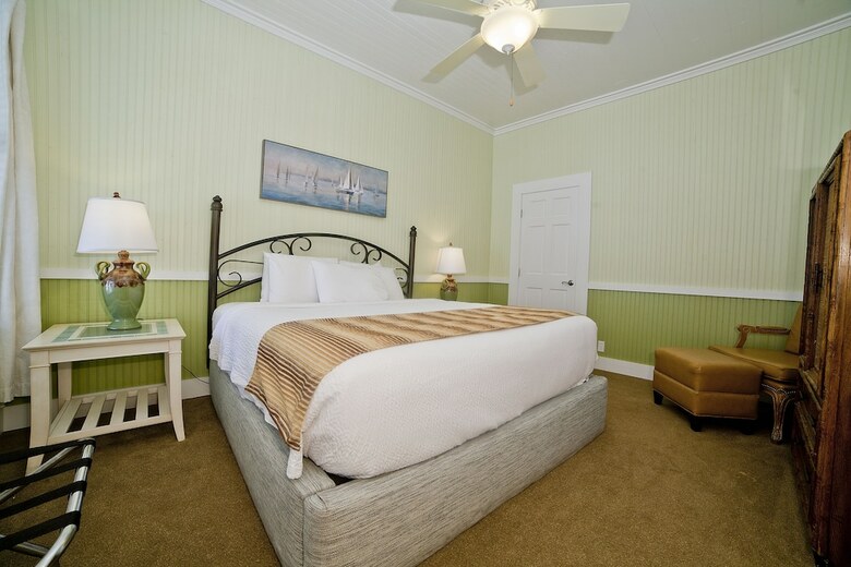 Apartamentos Georgianne Inn & Suites