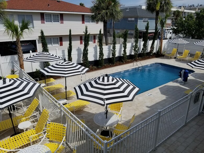 Apartamentos Georgianne Inn & Suites