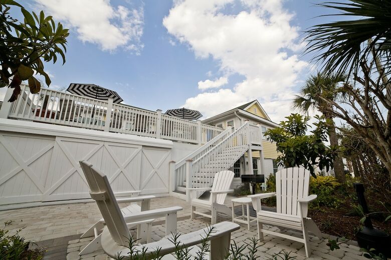 Apartamentos Georgianne Inn & Suites