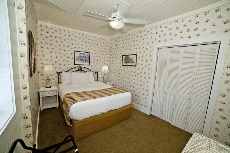 Apartamentos Georgianne Inn & Suites