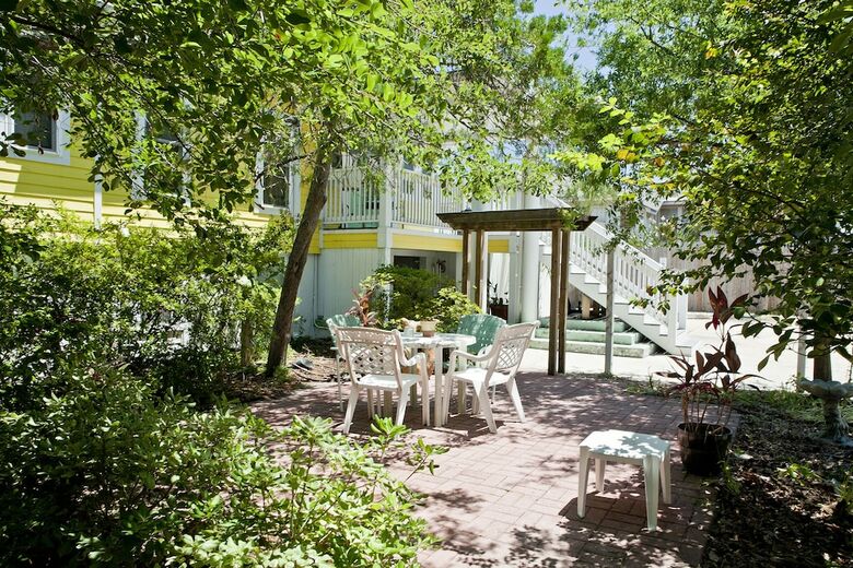 Apartamentos Georgianne Inn & Suites