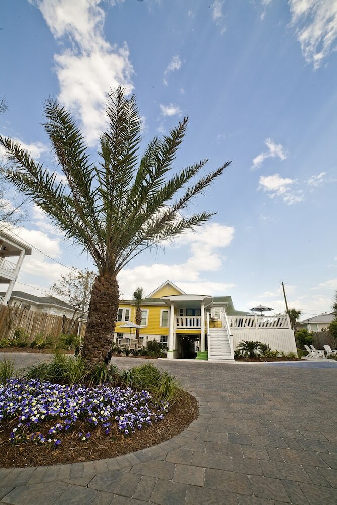 Apartamentos Georgianne Inn & Suites