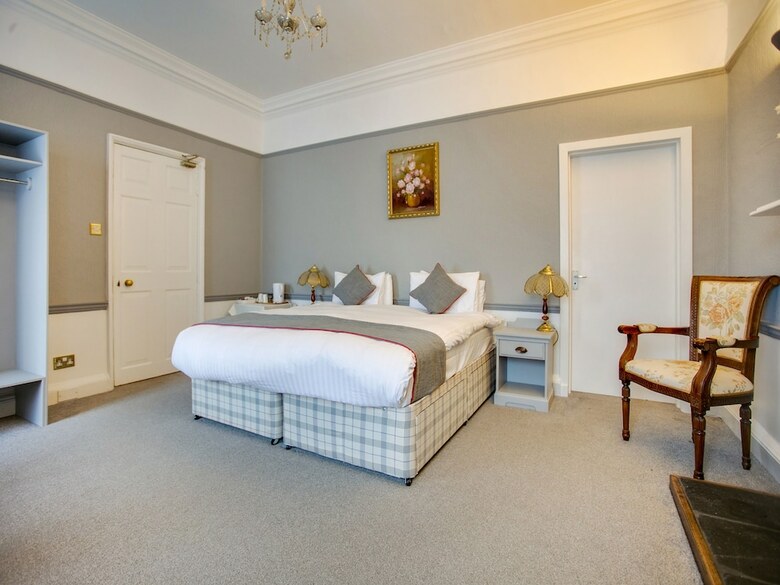 The Murray Arms Hotel