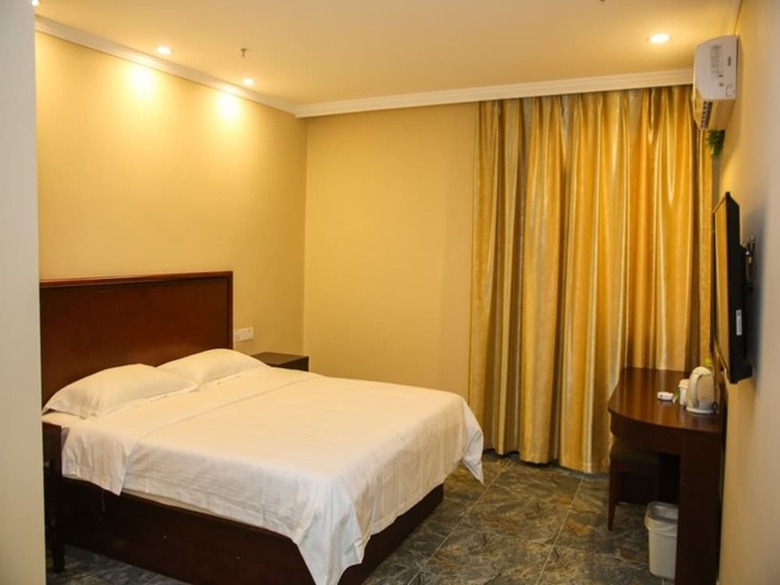 Greentree Inn Zhenjiang Dingmao Industrial Park Wode Square Express Hotel