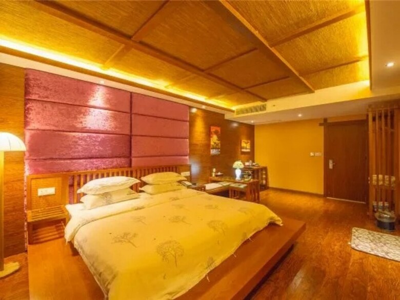 Hostal Bluesky Hotel & Resort
