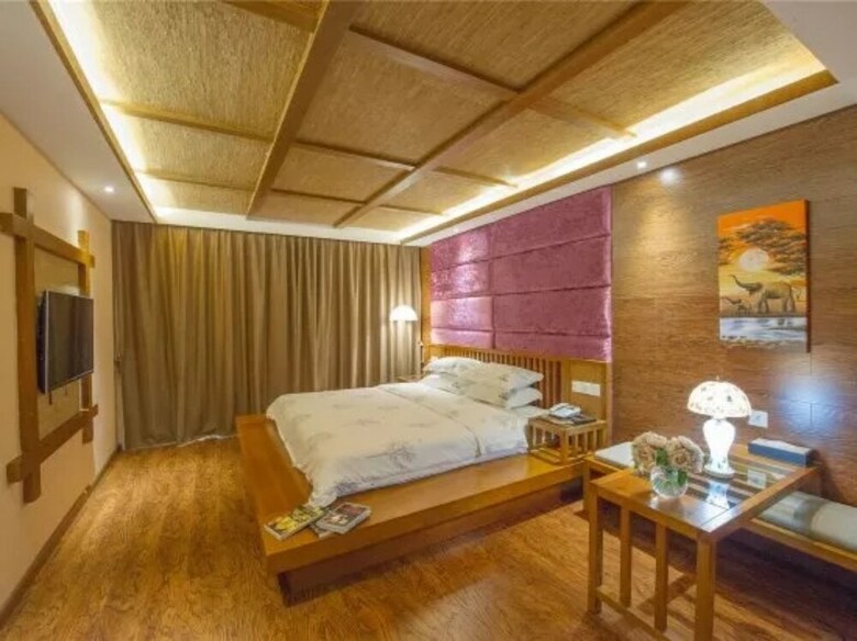 Hostal Bluesky Hotel & Resort