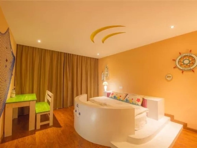 Hostal Bluesky Hotel & Resort
