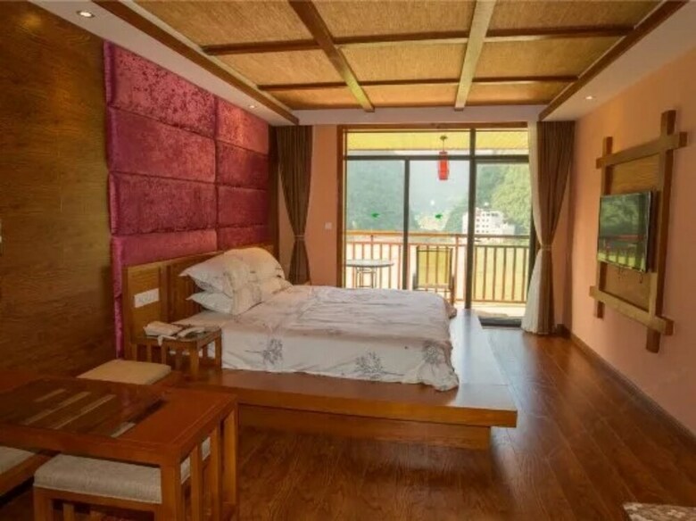 Hostal Bluesky Hotel & Resort