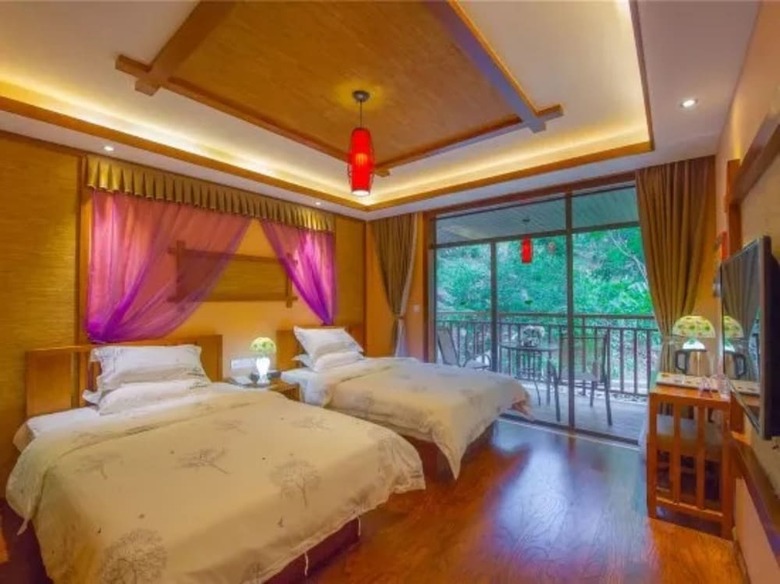 Hostal Bluesky Hotel & Resort