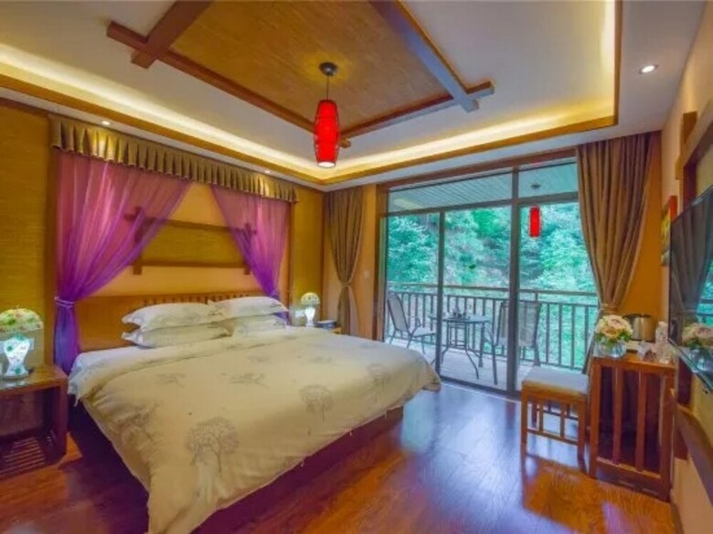Hostal Bluesky Hotel & Resort