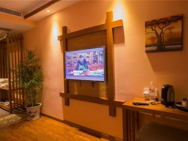 Hostal Bluesky Hotel & Resort