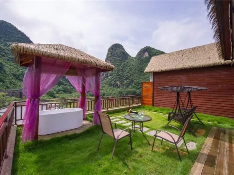 Hostal Bluesky Hotel & Resort