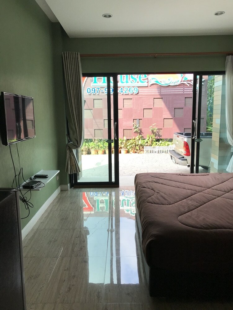 Hotel 7 House