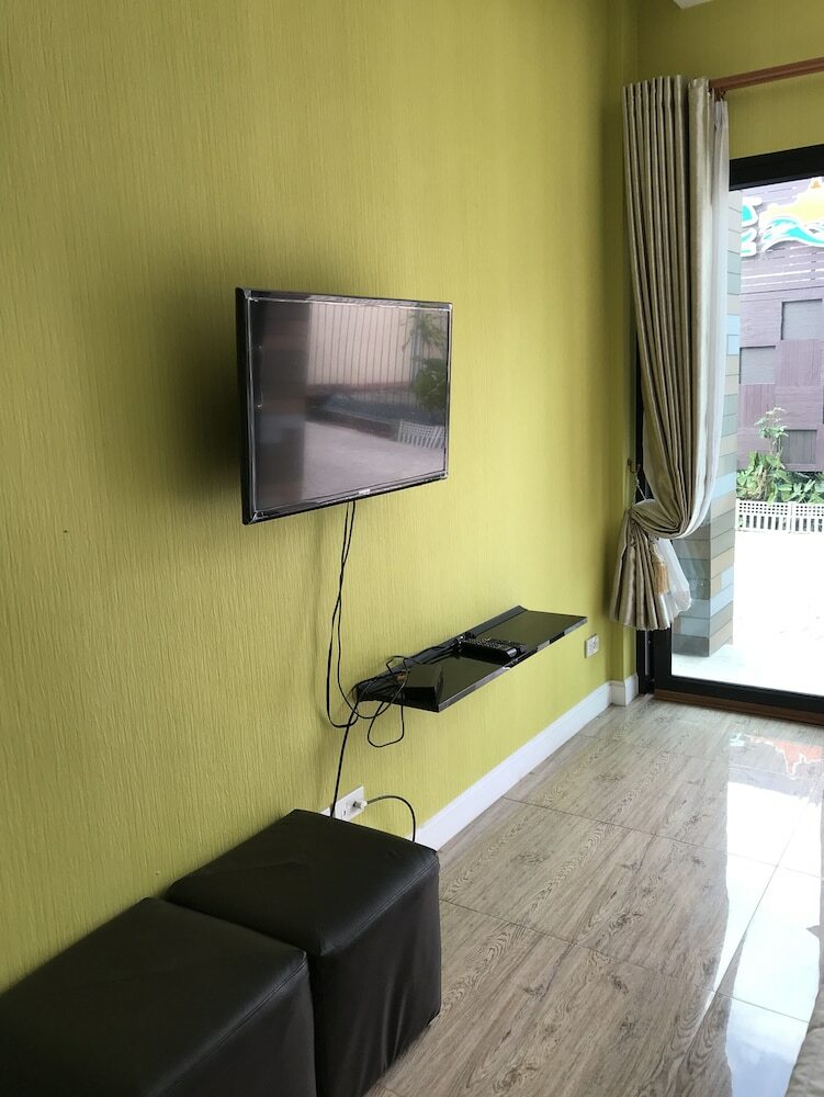 Hotel 7 House