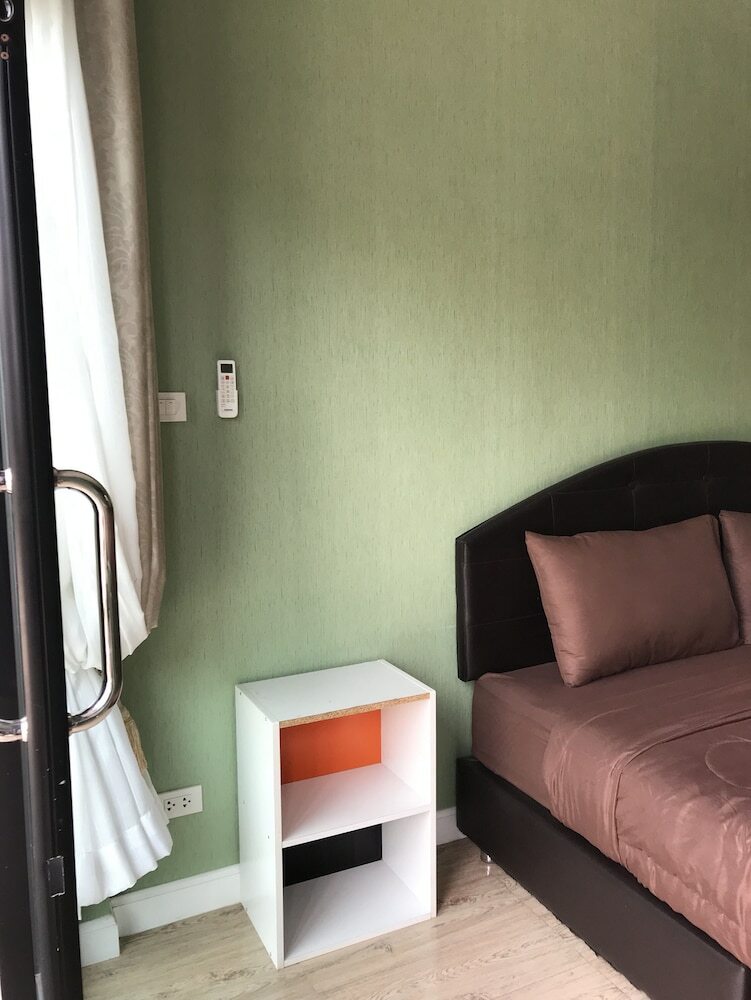 Hotel 7 House
