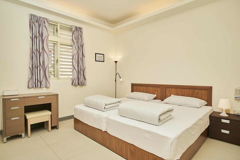 Migratory Birds Hotel