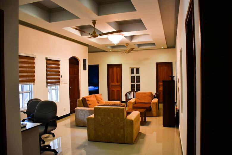 Hotel Equator Homestay