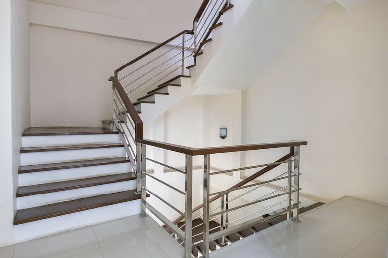 Oyo 665 Sj House Hotel