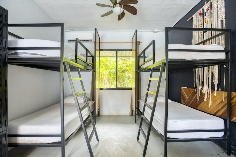 Hostal Selina Santa Teresa South