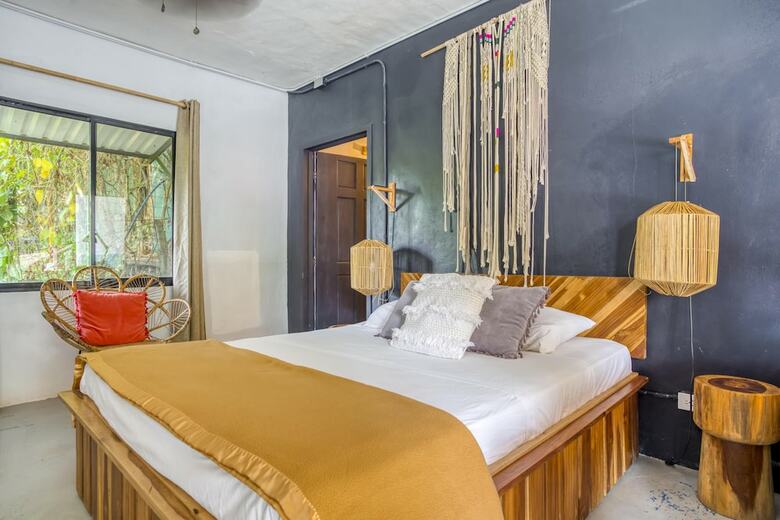 Hostal Selina Santa Teresa South