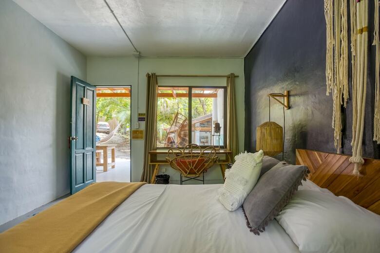 Hostal Selina Santa Teresa South