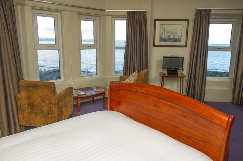 The Salty Dog Hotel & Bistro