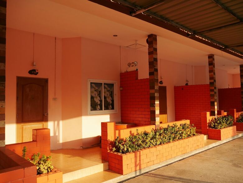Hotel Ploy Resort