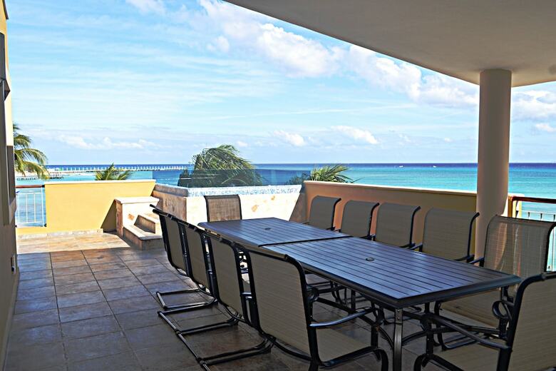 Apartamentos El Faro Beachfront Penthouse