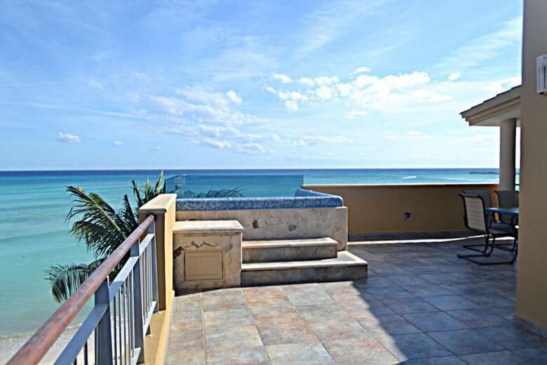 Apartamentos El Faro Beachfront Penthouse
