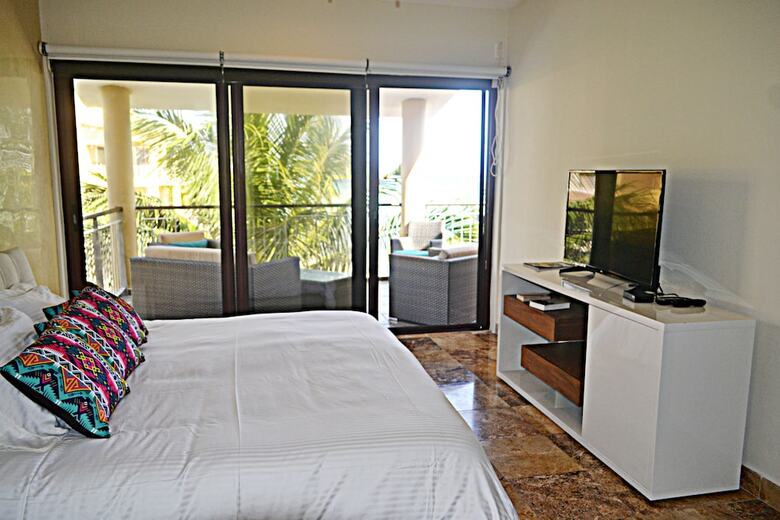 Apartamentos El Faro Beachfront Penthouse