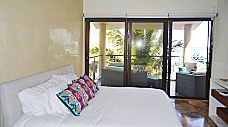 Apartamentos El Faro Beachfront Penthouse
