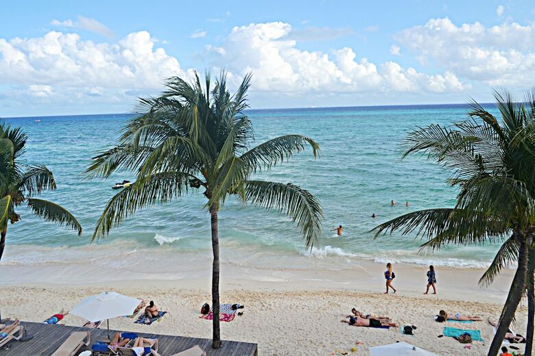 Apartamentos El Faro Beachfront Penthouse