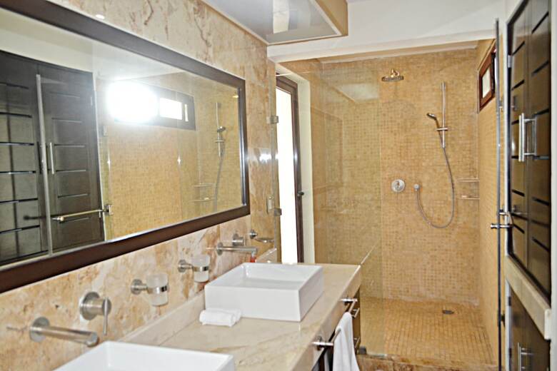 Apartamentos El Faro Beachfront Penthouse