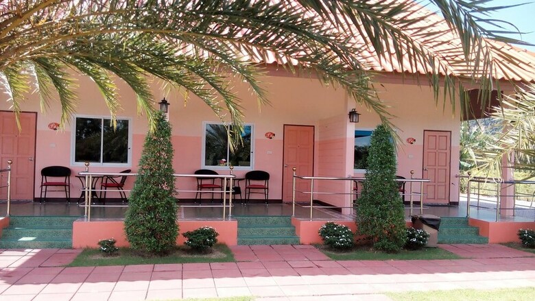 Hotel Naris Phuview Resort