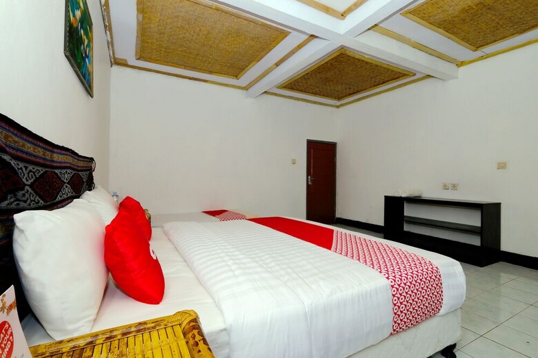 Oyo 1835 Surya Mandalika Hotel