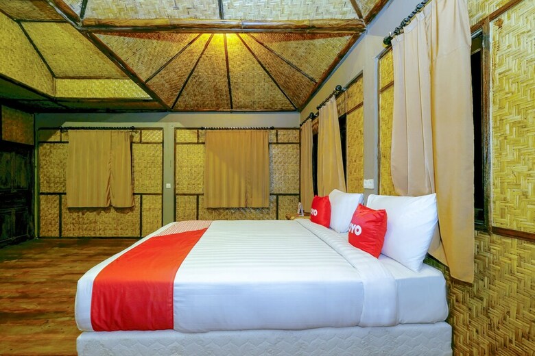 Oyo 1835 Surya Mandalika Hotel